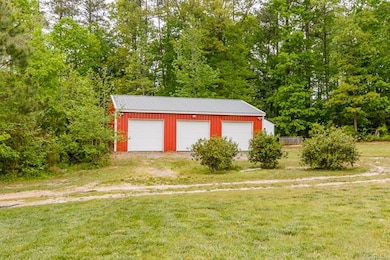 3 Bay Garage / Workshop with 200 Amp Service!!!