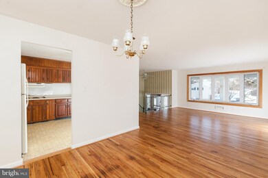 2137 Suburban Greens Dr, Lutherville Timonium, MD 21093 - photo 6