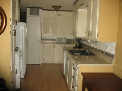 5551 Flying Circle Kitchen