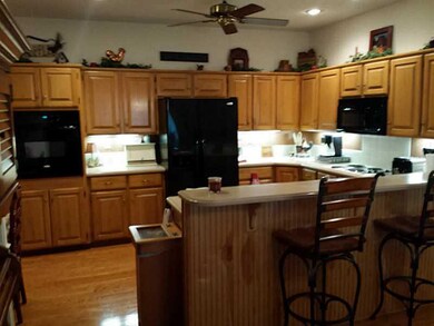 Kitchen. Great kitchen with Corian counter tops