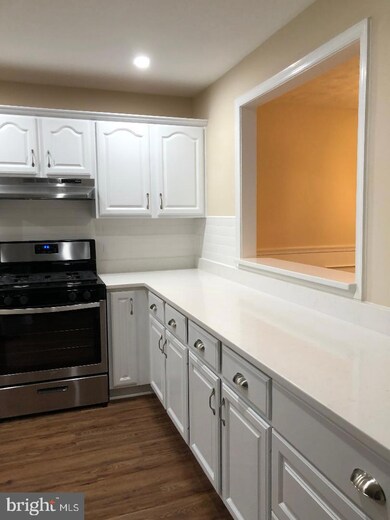 10074 Oakton Terrace Rd, Oakton, VA 22124 - photo 5