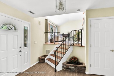 112 Spruce Dr Middletown-large-015-017-1