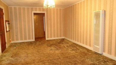 Living Room. Wall Panel Gas Heat. Window Unit. Fro
