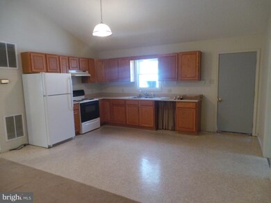 1005 Dominion Trail, Berkeley Springs, WV 25411 - photo 4