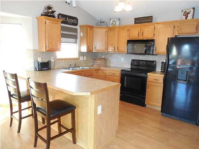 All kitchen appliances remain