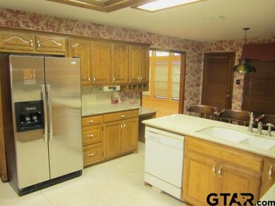 1305 1305 Wimbledon Dr, Tyler, TX 75703 - photo 6