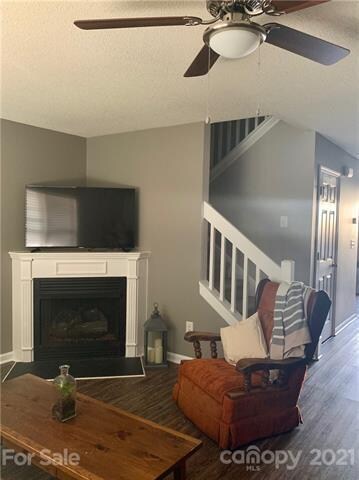 Open floorplan!  Bright & sunny!