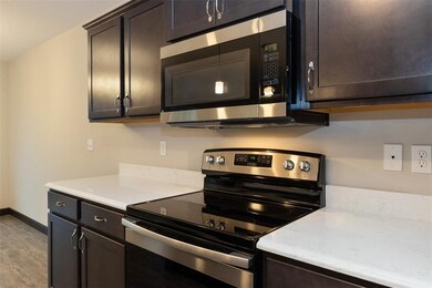 2126 Holly Meadow Ave SW, Cedar Rapids, IA 52404 - photo 7