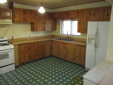 76 W Center St, Hatch, UT 84735 - photo 7