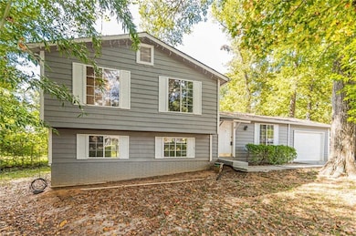 806 Houndstooth Trail NW, Lilburn, GA 30047 - photo 2