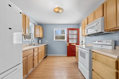 705 9th St NE, Minot, ND 58703 - photo 6