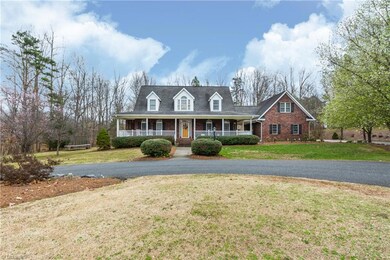5100 Woodberry Forest Rd, Greensboro, NC 27406 - photo 2