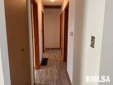 1915 W 69th St, Davenport, IA 52806 - photo 5