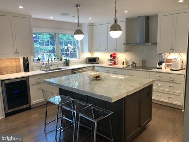 10921 Brewer House Rd, Rockville, MD 20852 - photo 2