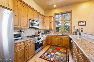 village_th_f6_interior_kitchen