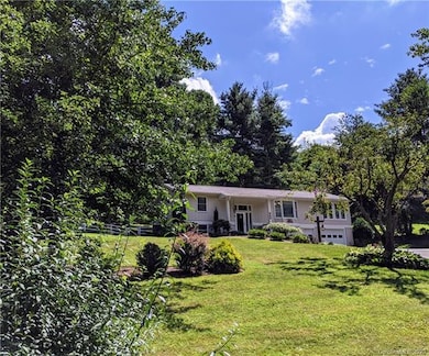 648 Salisbury Rd, Hendersonville, NC 28792 - photo 2