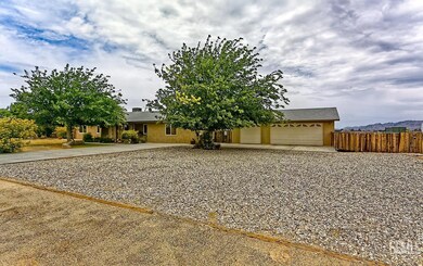 22704 Sitting Bull Rd, Apple Valley, CA 92308 - photo 4