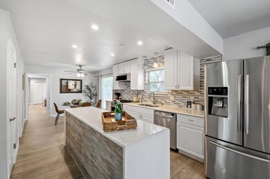 800 Chaparral Ct, Bedford, TX 76022 - photo 6