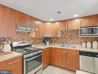 246 Stevenson Square, Alexandria, VA 22304 - photo 7