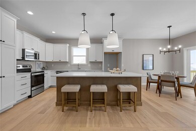 5586 Meadow Grass Cir SE, Cedar Rapids, IA 52403 - photo 5