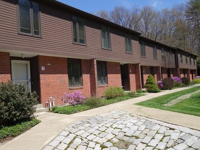 8 Emerson Ct, Amherst, MA 01002 - photo 3