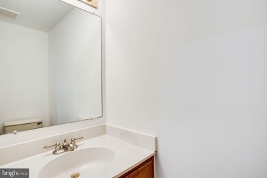 2995 Mission Square Dr, Fairfax, VA 22031 - photo 6