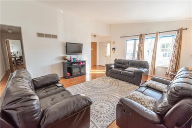 1716 Peachtree Cir, Whitehall, PA 18052 - photo 3