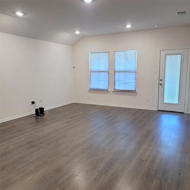 1109 Fairbanks Dr, Ennis, TX 75119 - photo 2