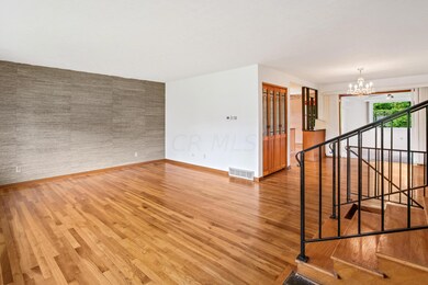 Entry/Living Room