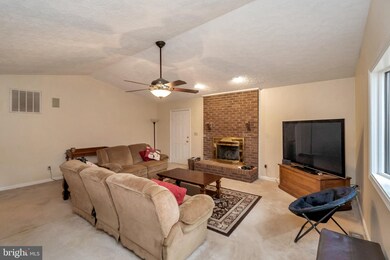 206 Edgemont Ln, Locust Grove, VA 22508 - photo 5