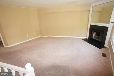 11926 Redtree Way, Reston, VA 20194 - photo 6