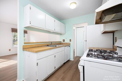 2718 Glenbridge Ct, Ann Arbor, MI 48104 - photo 6