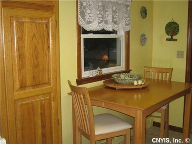 Kitchen Eat-in area