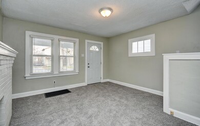 719- Living Room (2)