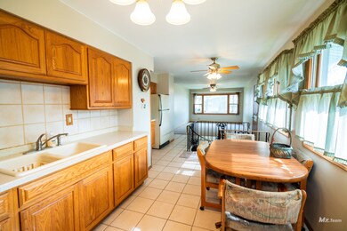 51 Austin Ave, Carpentersville, IL 60110 - photo 3