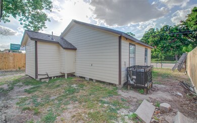 1051 W Little York Rd, Houston, TX 77091 - photo 7