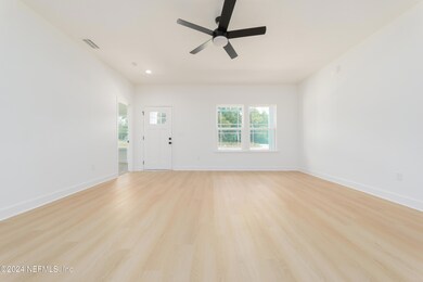 4588SE8thAveMelroseFL-1
