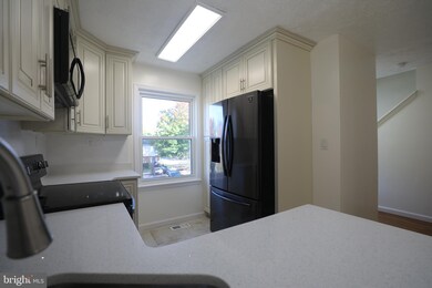 2104 N Anvil Ln, Temple Hills, MD 20748 - photo 2