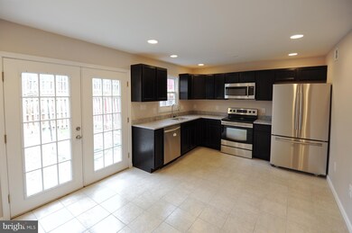 16706 Chowning Ct, Woodbridge, VA 22191 - photo 3