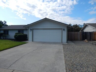 3369 Auburn Dr, Redding, CA 96001 - photo 4