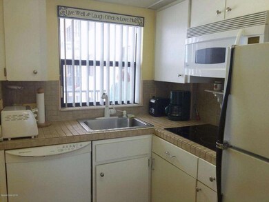 5-E La Playa Kitchen!
