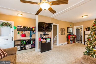 330 E Jackson St, New Holland, PA 17557 - photo 4