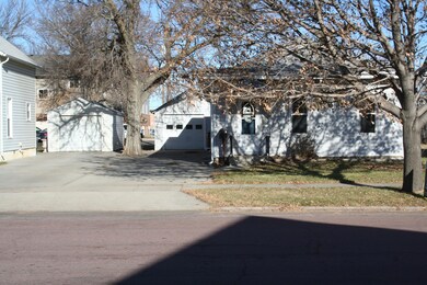 712 E 7th Ave, Mitchell, SD 57301 - photo 2