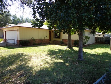 1689 Mistletoe Ln, Redding, CA 96002 - photo 2