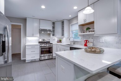 12212 Hollow Tree Ln, Fairfax, VA 22030 - photo 3