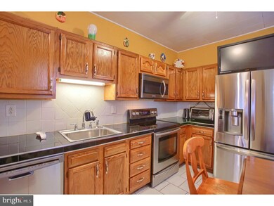 737 Mcknight St, Reading, PA 19601 - photo 5