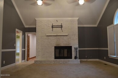 5-7690ThomastonRdGrtRm1
