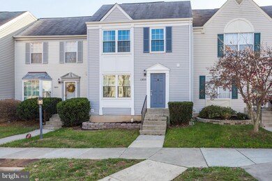 13835 Laura Ratcliff Ct, Centreville, VA 20121 - photo 2