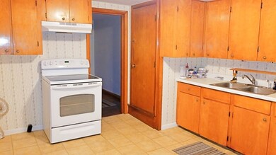 305 E Main St unit 2, East Brookfield, MA 01515 - photo 3