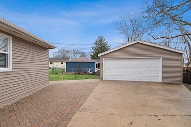 118 Toro Cir, Carpentersville, IL 60110 - photo 3